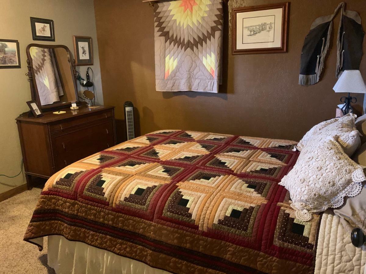 Zion'S Backyard Bed And Breakfast Colorado City Exterior photo